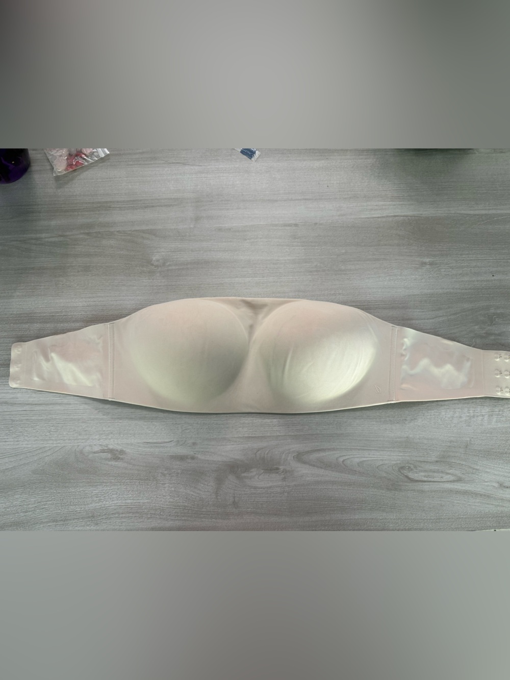 Victoria’s Secret Seamless Nude Strapless bra sz 36DD